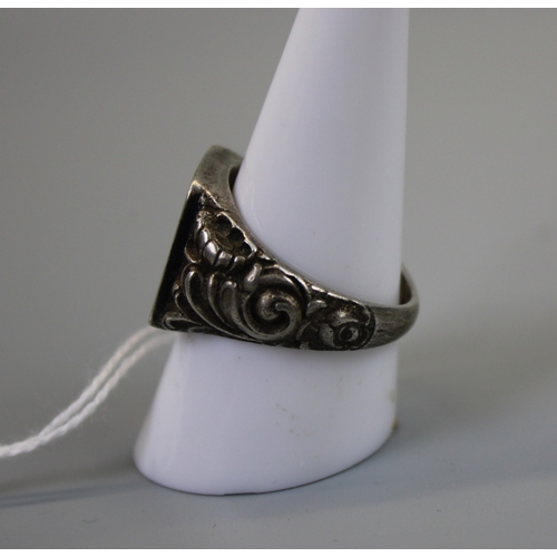 24 - Heavy Silver Signet Ring - Approx 14.1g Approx. Size - S
