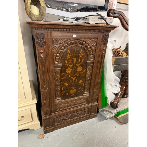 520 - Oak Collectors Cabinet with Carved Panels & Inlaid Door Approx. W 91cm D 69cm H 137cm