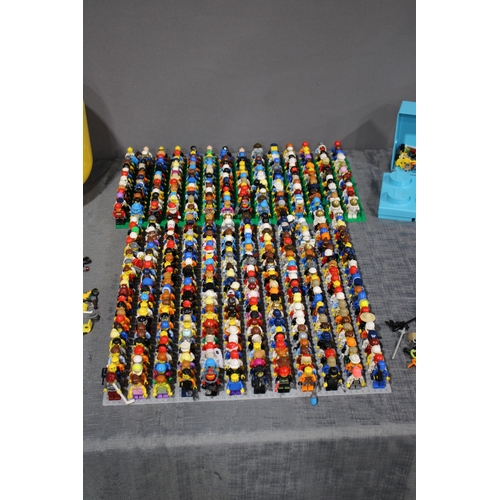 Lego Head Box with 500 Mini Figures to include Box of Accessories