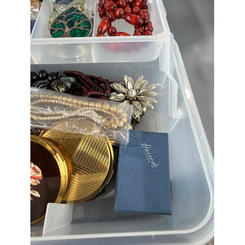 29 - Collection of Costume Jewellery to Include Watches