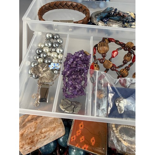 29 - Collection of Costume Jewellery to Include Watches