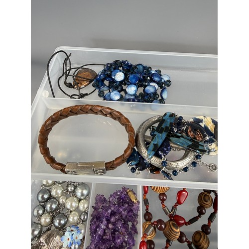 29 - Collection of Costume Jewellery to Include Watches