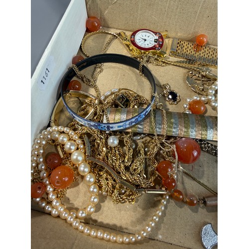 30 - Collection of Costume Jewellery mainly Gold Tone to include Vintage Tri-Colour Link Bracelet