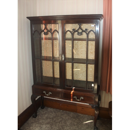 1011 - A Georgian style mahogany glazed display cabinet on two drawer cabriole leg base, width 45