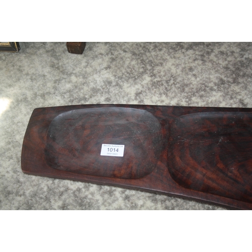 1014 - A carved wood platter, length 32