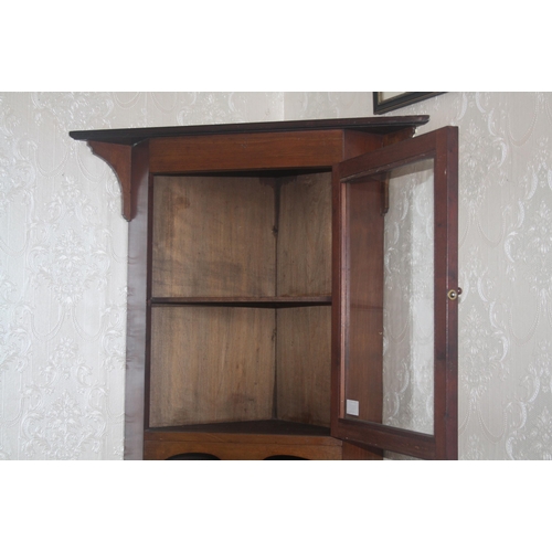 1033 - An Edwardian mahogany glazed corner unit