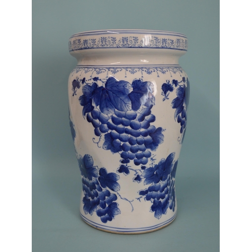 104 - A Chinese style blue and white jardinière stand, 15 1/2