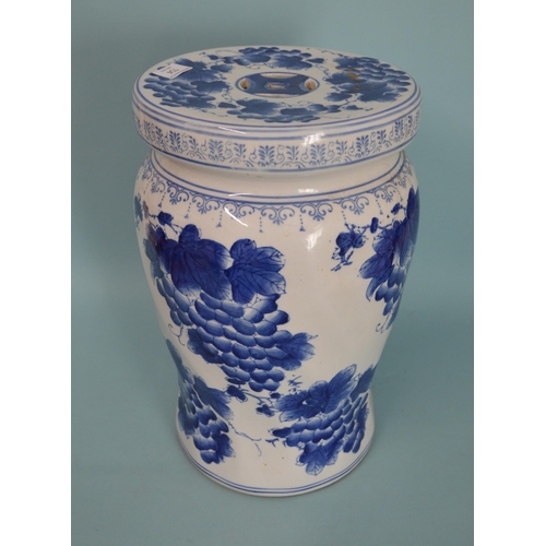 104 - A Chinese style blue and white jardinière stand, 15 1/2