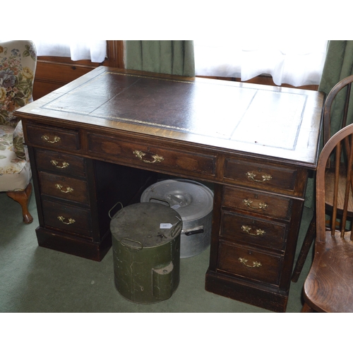 1040 - An Edwardian oak three part pedestal desk with leather top, width 48