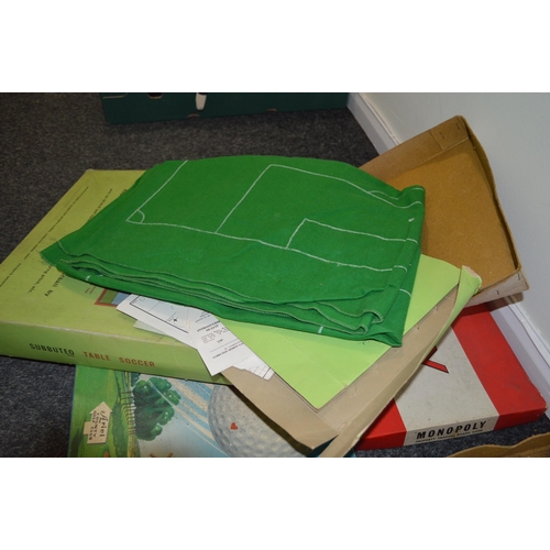 15 - Vintage boxed 'Continental Club' edition Subbuteo table soccer (contents disturbed), a boxed vintage... 