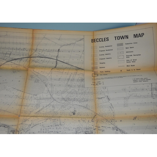 165 - A selection of vintage mainly Beccles photographs and a 1980 town map