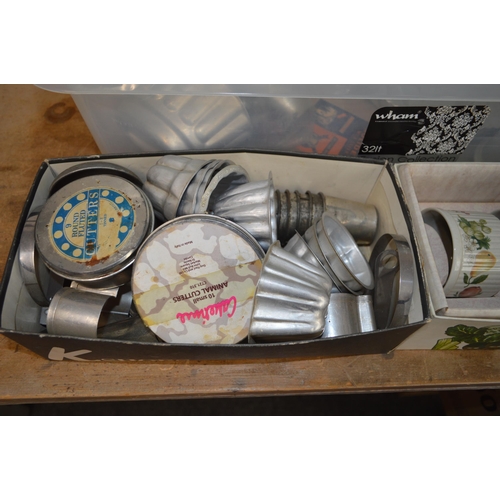 2 - Various mixed vintage cookware's including a boxed 'nutbrown' cookie and biscuit maker, Chilvers jel... 