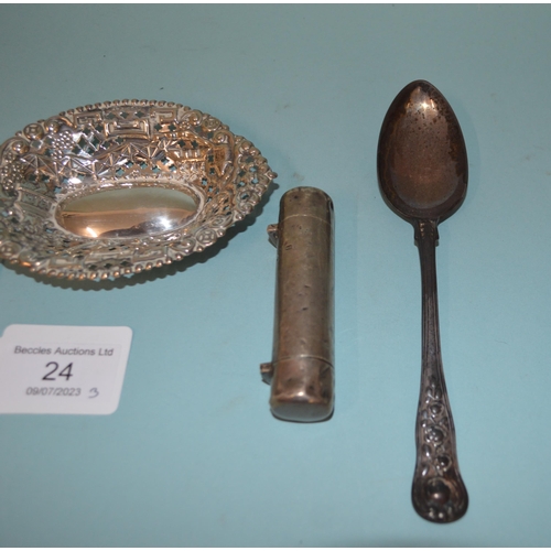 24 - A hallmarked silver pierced small bon bon dish, a Georgian silver dessert spoon plus a double ended ... 