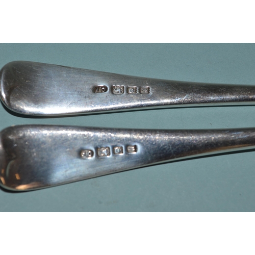 39 - A pair of hallmarked silver tablespoons, London 1924 and 1925, maker DF, 8 1/4