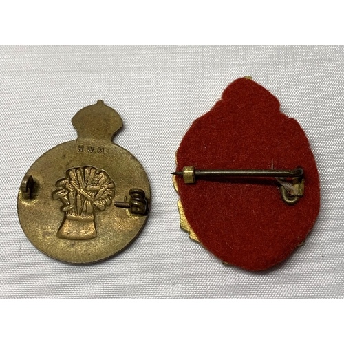 33 - A pair of women's Land Army badges, Standard and 10 year service, 1939-1950