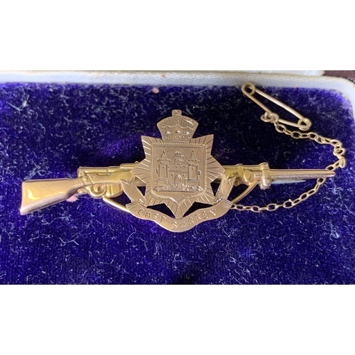 154 - A 9ct gold East Surrey Regiment sweetheart brooch, maker marked S Bros, weight approx. 1.2g