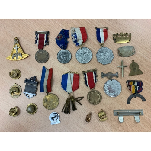 160 - A mixed lot of school medals plus other badges