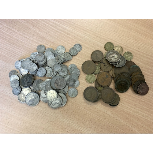 209 - A mixed lot of British coins, pennies and post 1947 six pence's, three pence's and old decimal coins