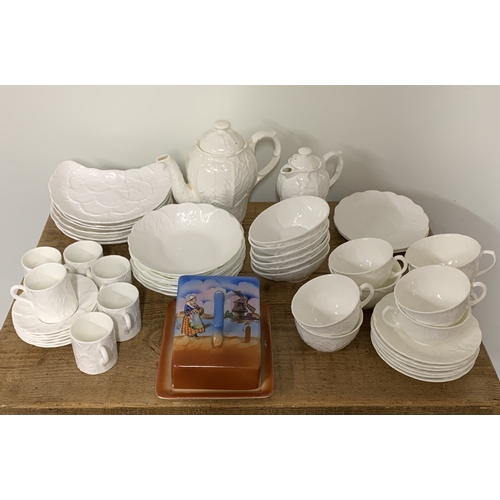 225 - A part Coalport 'Countryware' in the white tea and coffee set plus a Wedgwood 'Countryware' table se... 