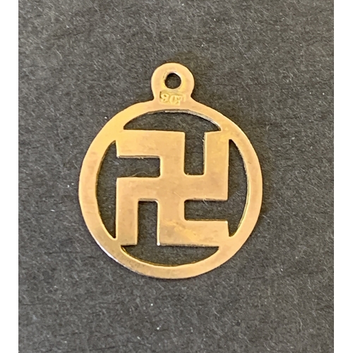 301 - A vintage 9ct gold swastika pendant, weight approx. 0.4g