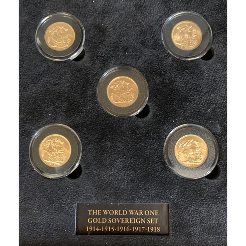 130 - A WW1 cased gold sovereign set with certificate of authenticity, originally from Hattons of London, ... 