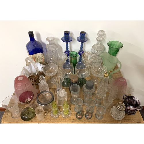 11 - Various mixed vintage glassware