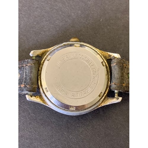 121 - A vintage Kered French wristwatch (running at the time of lotting)