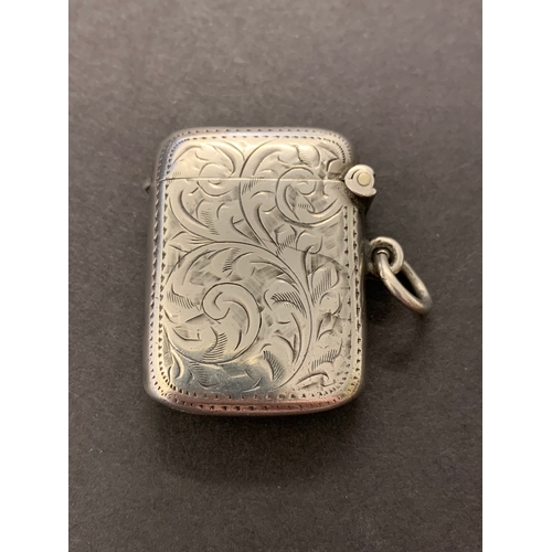 240 - A silver vesta hallmarked for Birmingham 1912, weight approx. 16.5g