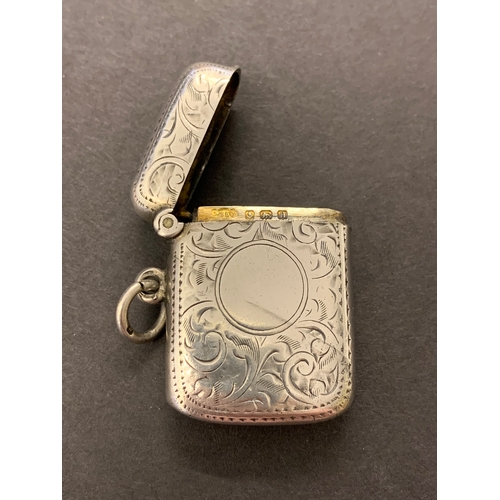 240 - A silver vesta hallmarked for Birmingham 1912, weight approx. 16.5g