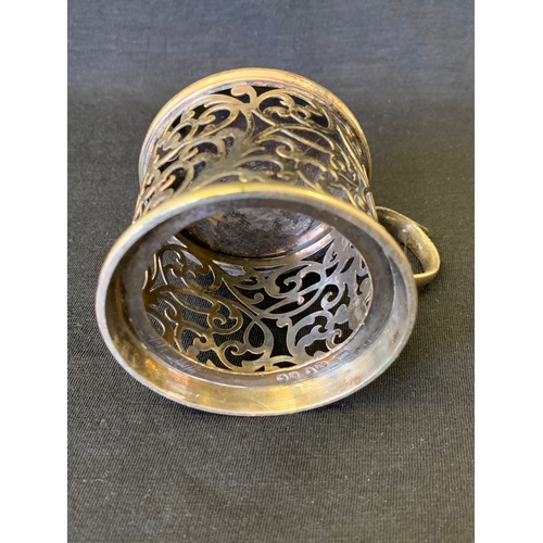 246 - A Victorian hallmarked silver mustard pot frame, London 1864, weight approx. 153g (lacking liner and... 