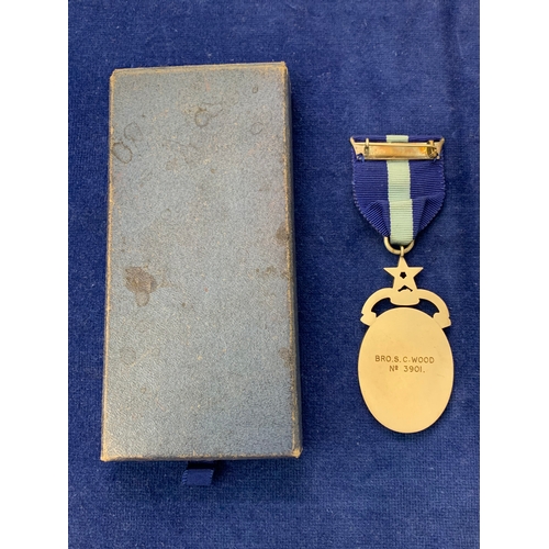 284 - A Royal Masonic Hospital Patron Jewel medal, Bro S.C. Wood Lodge No.3901 with original box