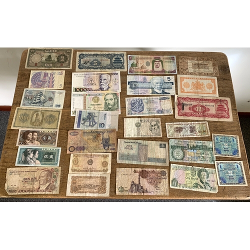 300 - A mixed lot of vintage foreign bank notes