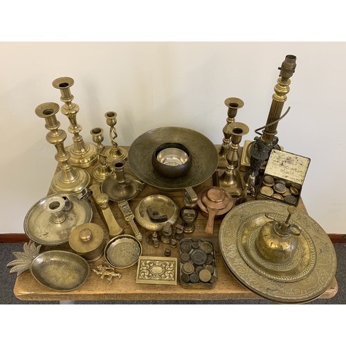 306 - A mixed lot of brass and copper wear to include small weights