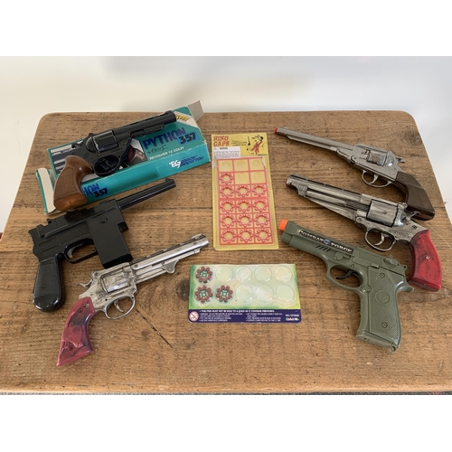 138 - A mixed lot of toy guns, 80's/90's with a small amount of caps