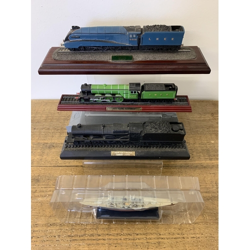 199 - Three models of British steam trains, OO scale, The Flying Scotsman, Cardiff Castle and the Mallard,... 