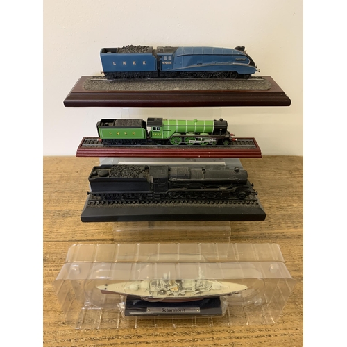 199 - Three models of British steam trains, OO scale, The Flying Scotsman, Cardiff Castle and the Mallard,... 