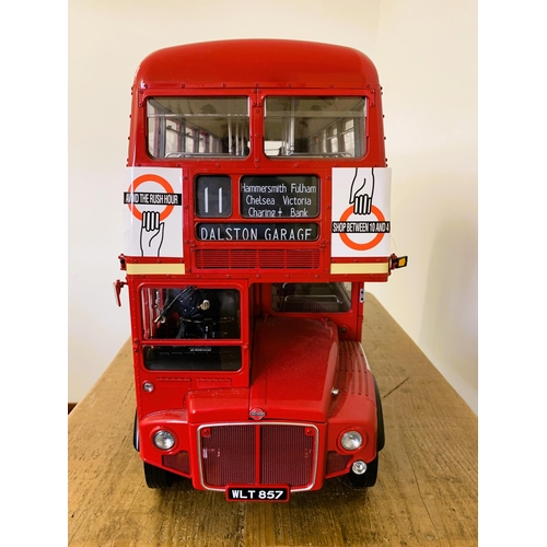 223 - A very good Hatchette Partworks 1/12th scale Routemaster bus, this has been built to a very high sta... 