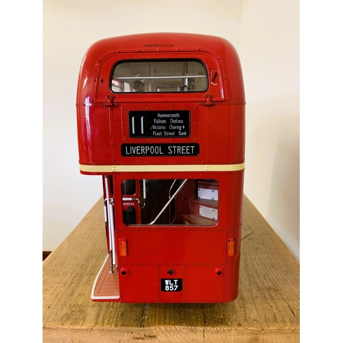 223 - A very good Hatchette Partworks 1/12th scale Routemaster bus, this has been built to a very high sta... 