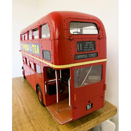 223 - A very good Hatchette Partworks 1/12th scale Routemaster bus, this has been built to a very high sta... 