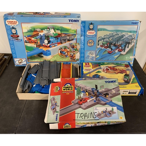 297 - Thomas and Friends Knapford Station and Thomas and Terence Deluxe action set (unsure of completeness... 