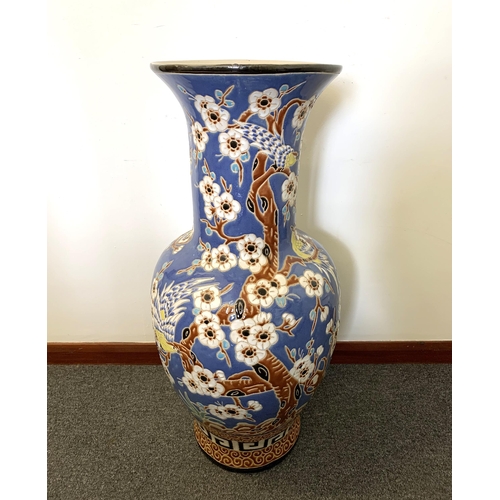 225 - A very large Chinese style ceramic vase, 31