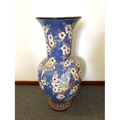 225 - A very large Chinese style ceramic vase, 31