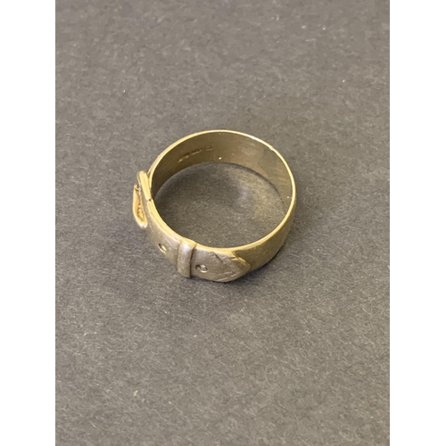 250 - A 9ct gold buckle ring, approx. size Q 1/2, weight approx. 5.6g