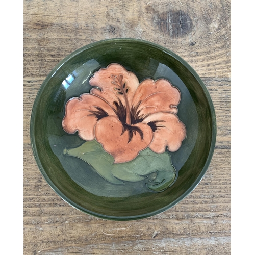 276 - A Moorcroft hibiscus pattern dish with paper label to base, approx. 5 1/2