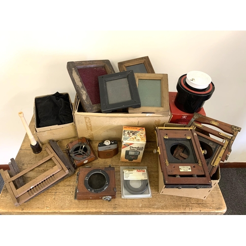 287 - A box of vintage photography related accessories, film plates etc