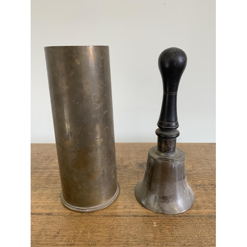 306 - WW1 era dated 1915 18 pounder trench art shell case plus a small bronze hand bell