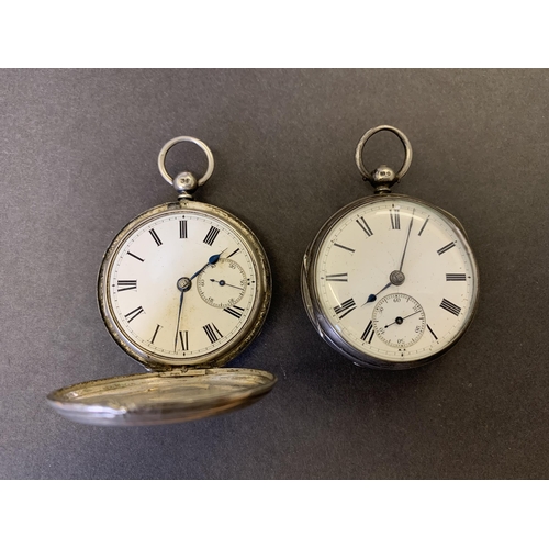 331 - An antique silver pocket watch, approx. 48mm plus an antique silver full hunter pocket watch, approx... 