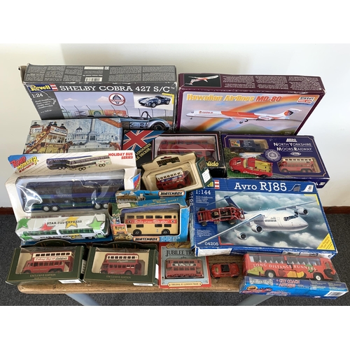 333 - Various vintage boxed and loose model vehicles (wear to boxes)