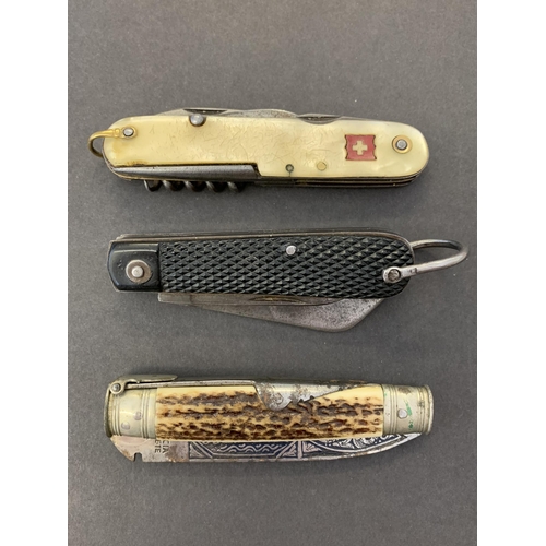 340 - Three vintage penknives