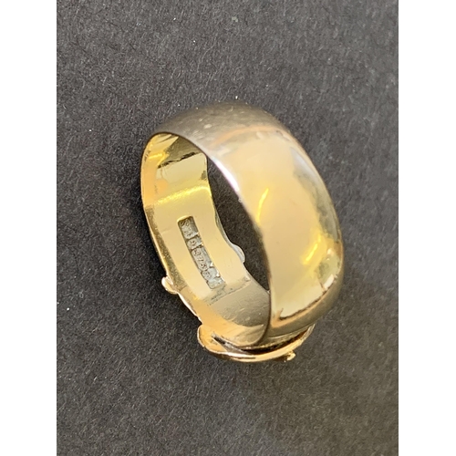 136 - A 9ct gold buckle ring, approx. size S 1/2, weight approx. 5.9g